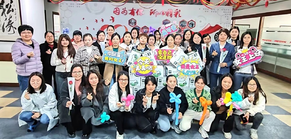 女性同胞們，節(jié)日快樂！